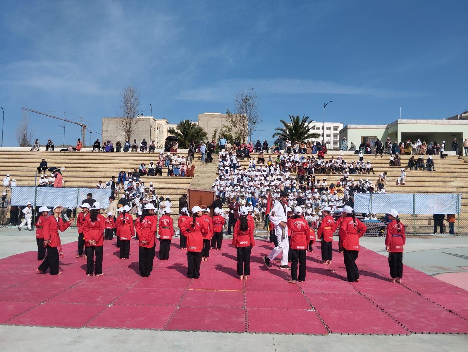 الأبواب المفتوحة للتنشيط الرياضي بملاعب القرب بتامسنا