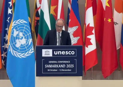 السيد الوزير رئيس اللجنة الوطنية للتربية والعلوم والثقافة، يلقي إعلان المملكة المغربية خلال الجلسة المخصصة لمناقشة السياسة العامة