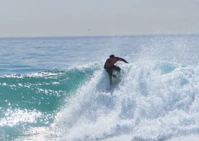 تيفا بوشكا في المركز الأول في فئة الكبار (Surf Open) لركوب الأمواج في في بطولة إفريقيا للأمم في ركوب الموج تغازوت 2023