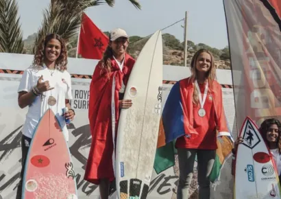 ليلياس تباع بطلة إفريقيا فئة السيدات في بطولة إفريقيا للأمم في ركوب الموج تغازوت 2023