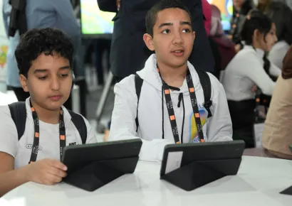 التلميذات والتلاميذ يستفيدون من العروض المقدمة برواق الوزارة في إطار مشاركتها في معرض "جيتيكس إفريقيا المغرب 2026"